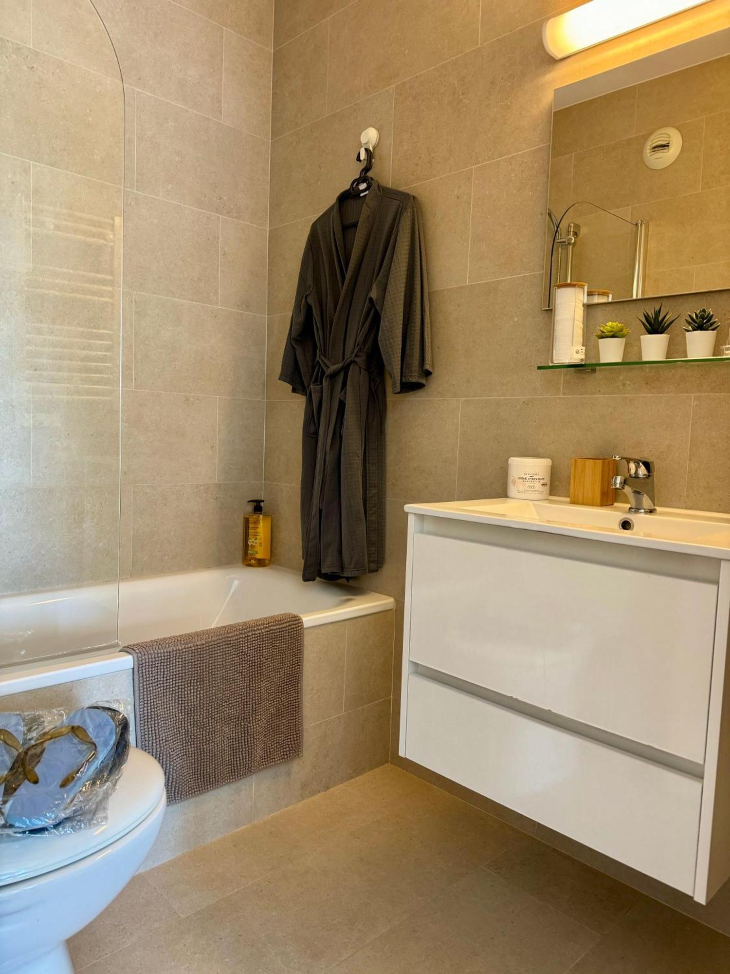 My Resid Appart Cannes Marina Vue Piscine Mandelieu Eksteriør bilde